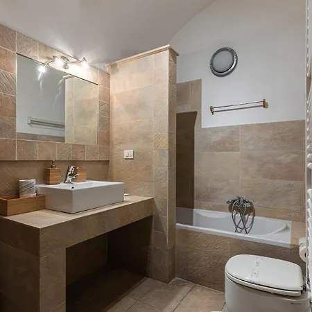 Trinita Dei Monti Piazza Di Spagna, 2* רומא
